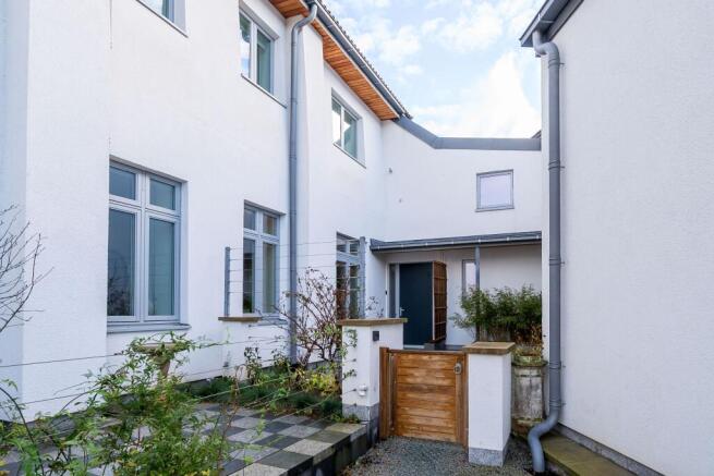 3 bed property, in Lower Coombe Street, £600,000