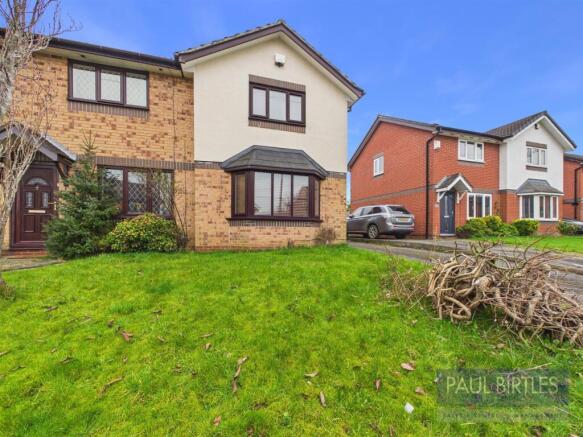 2 bed property, in Town Gate Drive, £260,000
