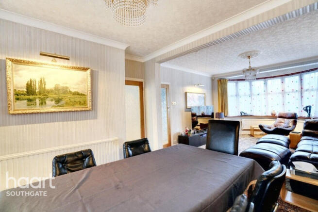 3 bed property, in Chase Road, £725,000