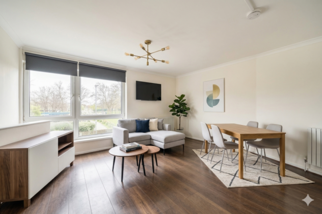3 bed property, in Wager Street, £400,000
