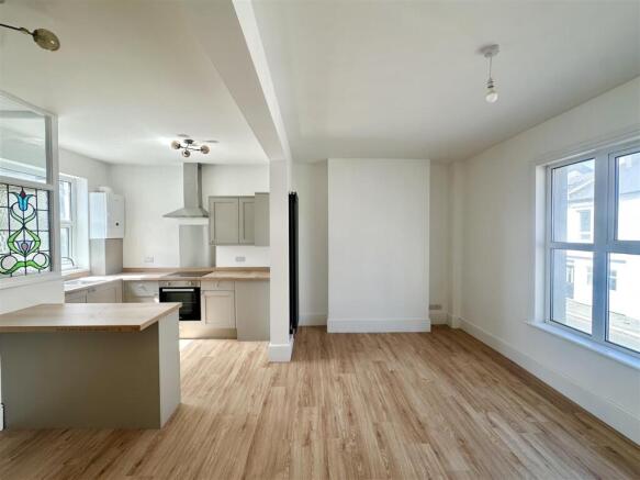 2 bed property, in Bohemia Road, £187,500