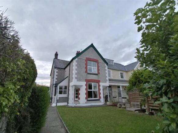 3 bed property, in Amlwch Road, £320,000