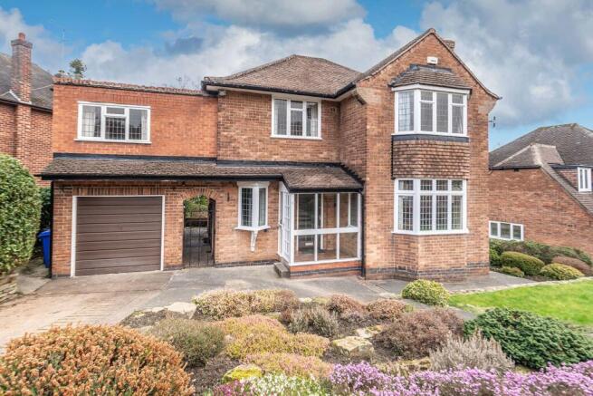 5 bed property, in Cortworth Road, £795,000