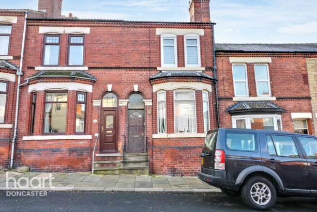 3 bed property, in Victoria Road, £90,000