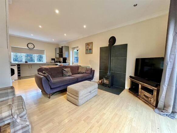 1 bed property, in Middleton Avenue, £175,000