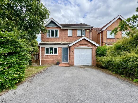 4 bed property, in Robsons Drive, £290,000