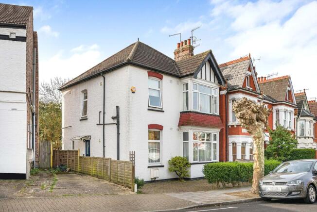 4 bed property, in Vaughan Road, £729,950