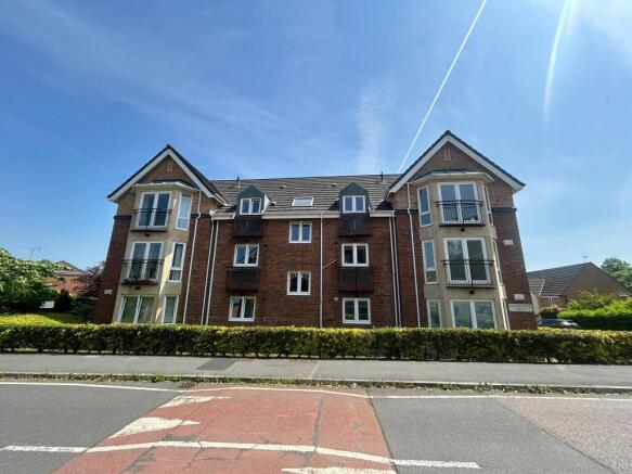 2 bed property, in 53 Middlewood Drive East, £145,000