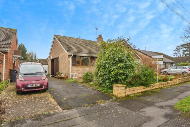 2 bed property, in Helston Drive, £300,000