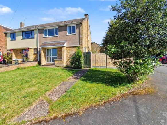 3 bed property, in Wordsworth Road, £295,000