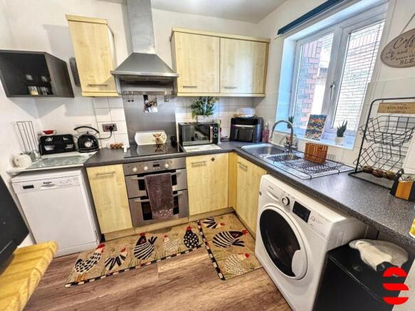 2 bed property, in 2 Goldsmith Gardens, £170,000