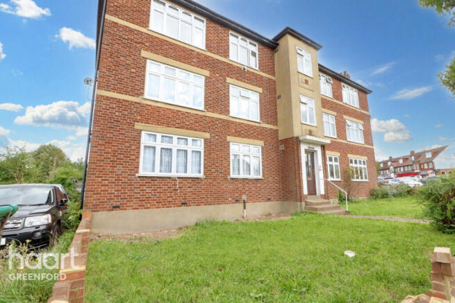 2 bed property, in Ruislip Road, £300,000