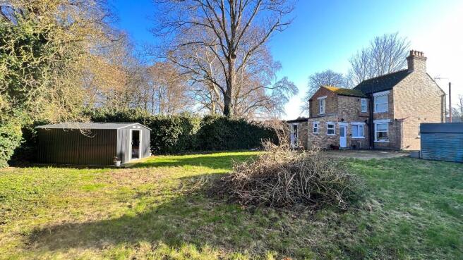 4 bed property, in William Road, £280,000