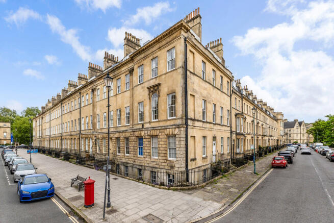 1 bed property, in Great Pulteney Street, £425,000