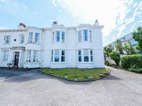 2 bed property, in 35 The Promenade, £160,000