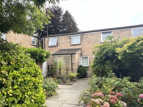 3 bed property, in Knightstone Close, £320,000