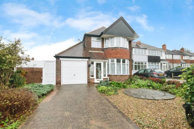 3 bed property, in Booths Farm Road, £355,000