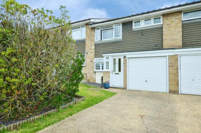 3 bed property, in Lynwood Drive, £675,000