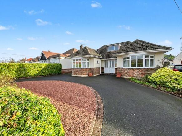 3 bed property, in West Christchurch, £575,000