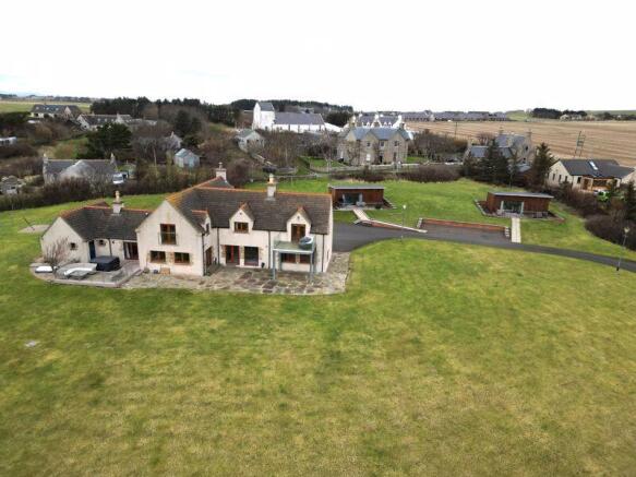 6 bed property, in Mansefield, £695,000