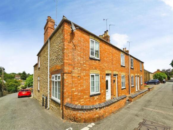 2 bed property, in East Street, £205,000
