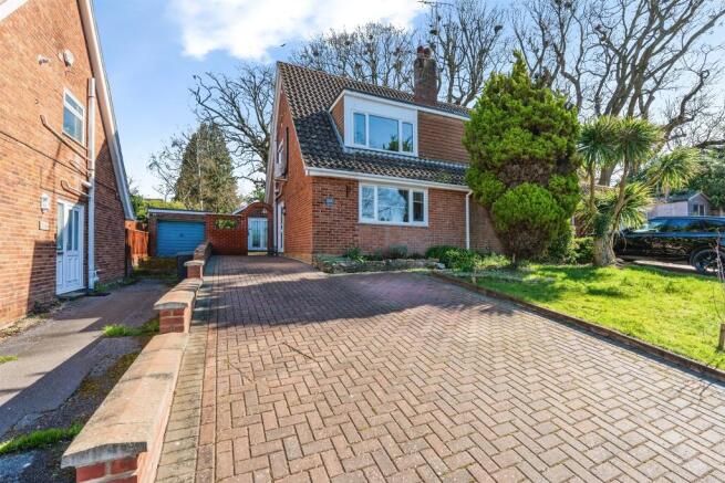 3 bed property, in Ringwood Drive, £375,000