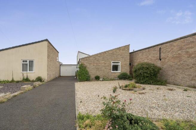 3 bed property, in Mallard Crescent, £300,000