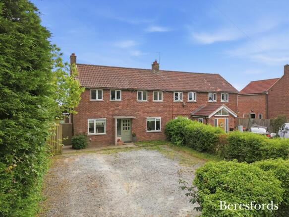 3 bed property, in Souther Cross, £475,000