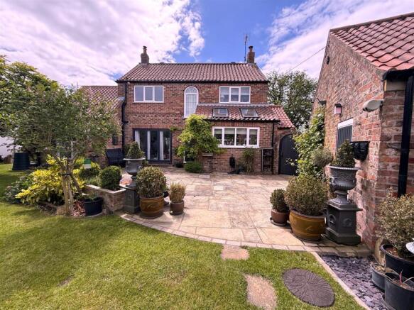 4 bed property, in Wetherby Road, £700,000