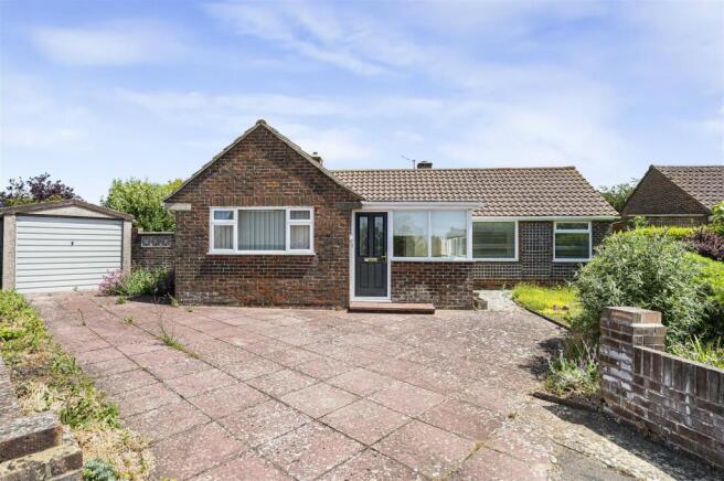 2 bed property, in Pevensey Close, £350,000