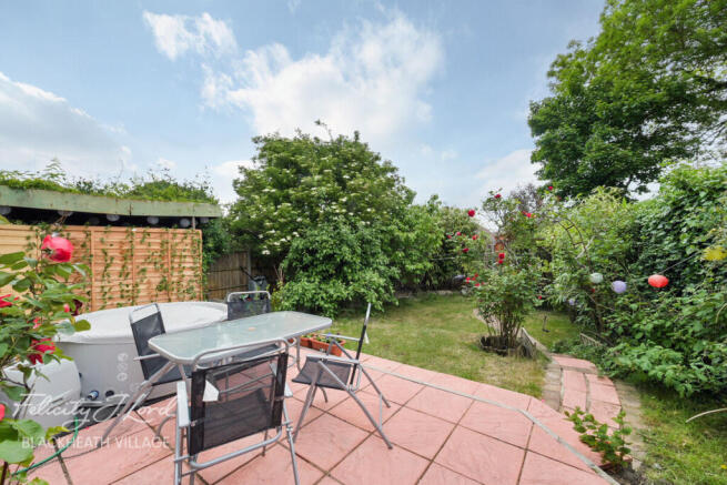 4 bed property, in Pragnell Road, £600,000