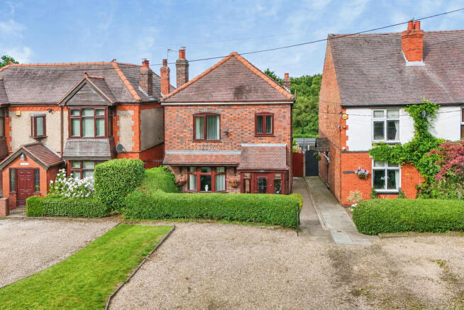 3 bed property, in The Common, £365,000