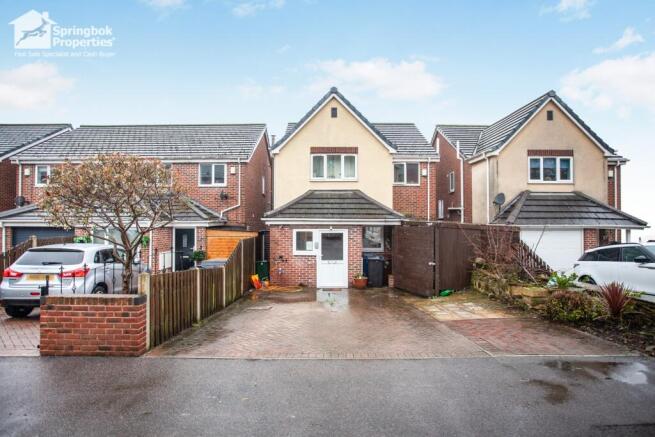 4 bed property, in Worsbrough Road, £290,000