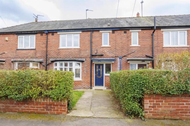 3 bed property, in Lesley Avenue, £325,000