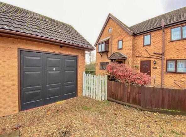 2 bed property, in Hawthorn Bank, £175,000