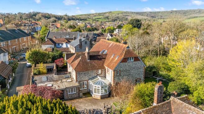 5 bed property, in Jarvis Lane, £950,000