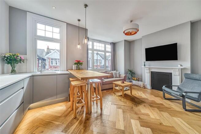 2 bed property, in Pendle Road, £500,000