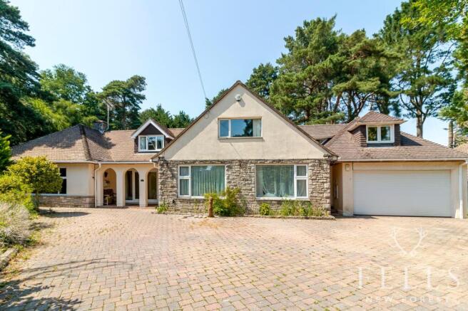 5 bed property, in St. Ives Park, £975,000