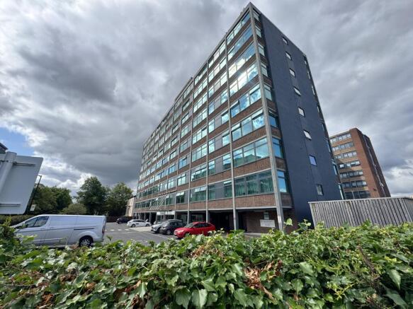 1 bed property, in Paragon House 48 Seymour Grove, £85,000
