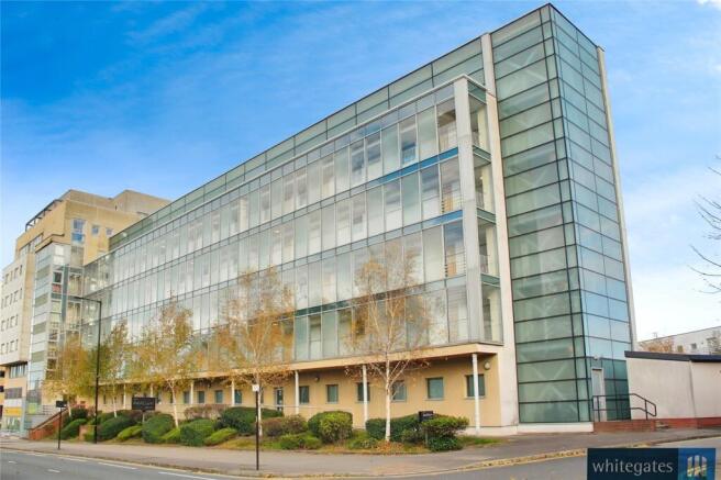 1 bed property, in Bramall Lane, £45,000