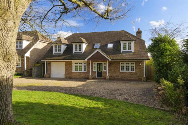 4 bed property, in The Oaks, £925,000