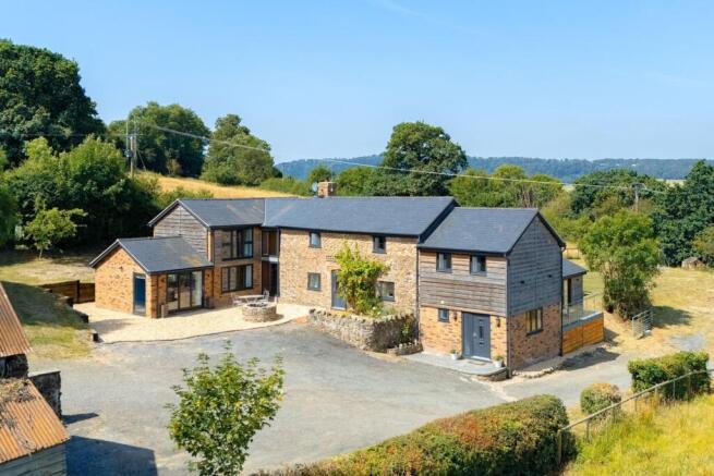 4 bed property, in Sale Lane, £950,000