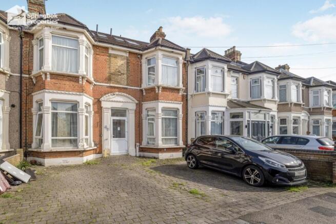 1 bed property, in 44 Wellwood Road, £223,000