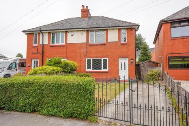 2 bed property, in Almond Brook Road, £220,000