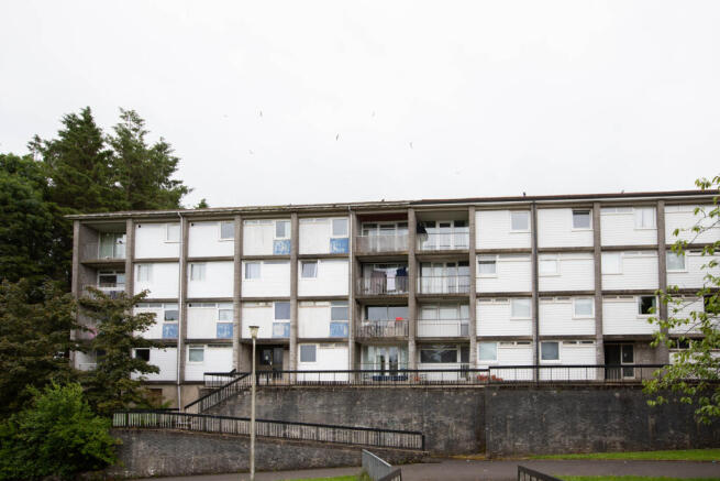 2 bed property, in Denholm Crescent, £55,000