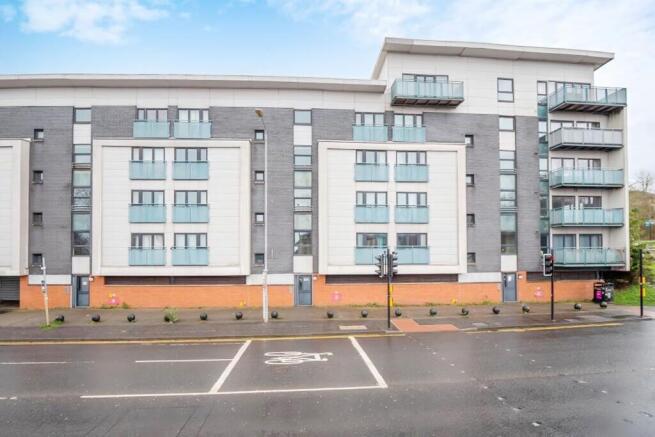 2 bed property, in 824, £110,000