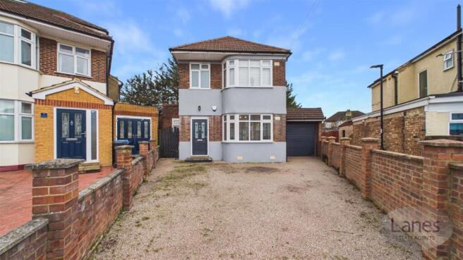 3 bed property, in Colvin Gardens, £600,000