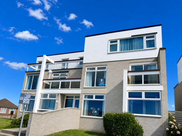 2 bed property, in Quantock Court, £230,000