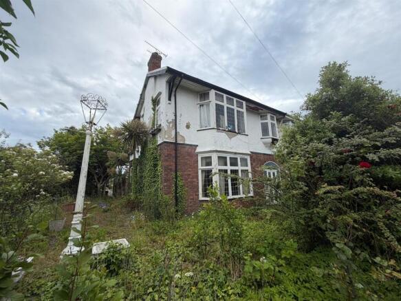 4 bed property, in Groveland Avenue, £300,000