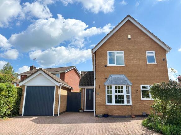 3 bed property, in Stiles Close, £310,000